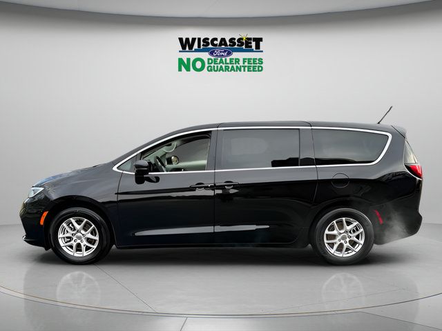 Used 2024 Chrysler Pacifica Touring-L FWD image 2