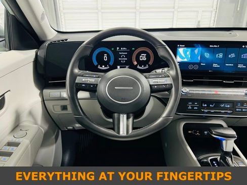 Used 2025 Hyundai Kona SEL image 5