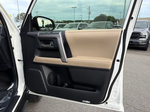 Used 2023 Toyota 4Runner SR5 Premium w/ Moonroof Package AWD/4WD image 23