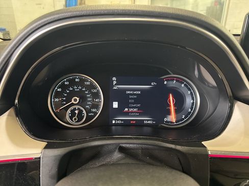 Used 2022 Genesis GV70 2.5T w/ Advanced Package image 22