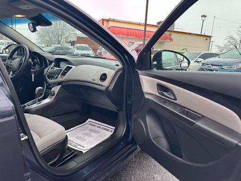 Used 2015 Chevrolet Cruze LT w/ Technology Package image 19