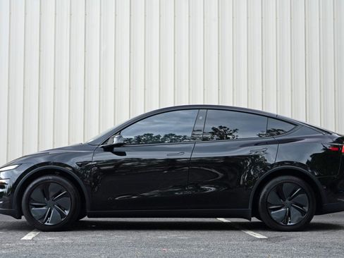 Used 2026 Tesla Model Y 2WD image 9