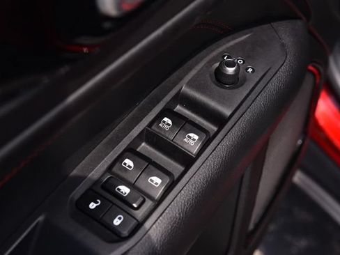 Used 2025 Jeep Compass Trailhawk AWD/4WD image 8