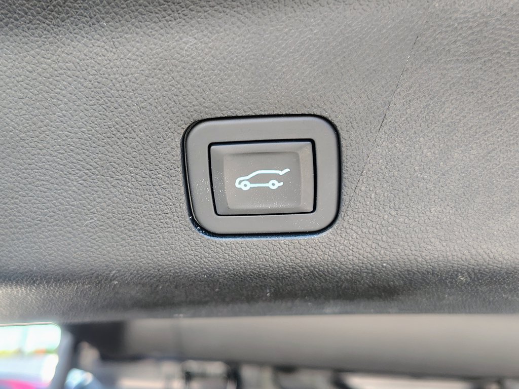 Used 2025 Chevrolet Suburban High Country AWD/4WD image 21