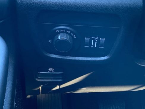 Used 2023 Jeep Grand Cherokee Altitude image 22