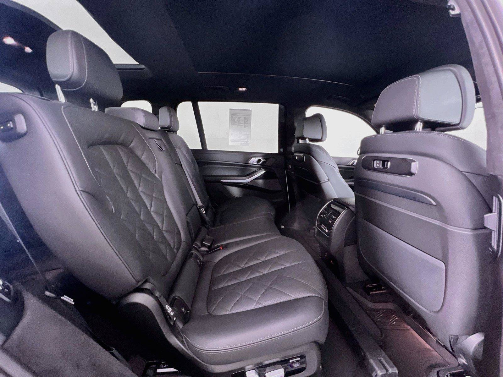 Used 2025 BMW X7 xDrive40i w/ M Sport Package AWD/4WD image 26