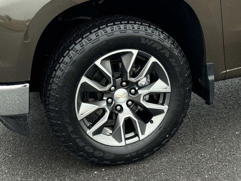 Used 2023 Chevrolet Silverado 1500 LT AWD/4WD image 29