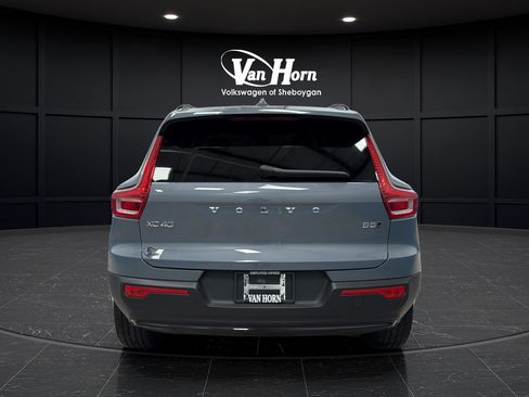 Used 2023 Volvo XC40 B5 Plus AWD/4WD image 6