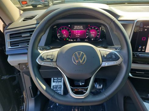 Certified 2025 Volkswagen Atlas Peak Edition SE AWD/4WD image 29