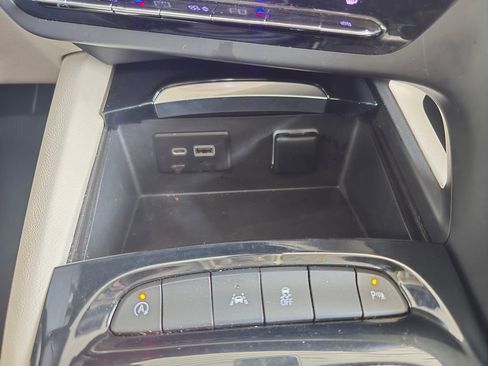 Used 2021 Buick Envision Essence FWD image 22