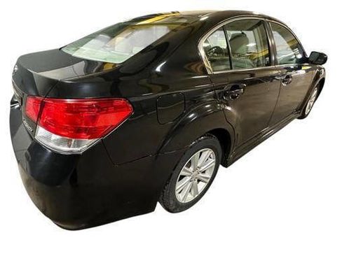 Used 2010 Subaru Legacy 2.5i Premium AWD/4WD image 5