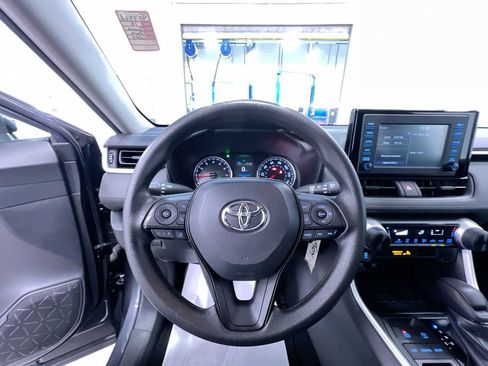 Used 2019 Toyota RAV4 LE w/ Carpet Mat Package FWD image 15