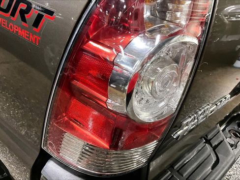 Used 2015 Toyota Tacoma 4x4 Double Cab image 25