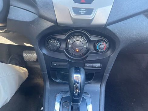Used 2013 Ford Fiesta Titanium image 12