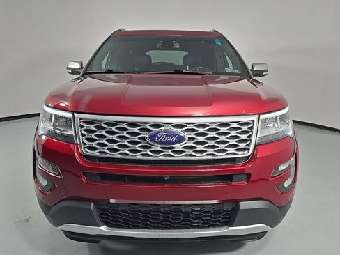 Used 2017 Ford Explorer Platinum image 2