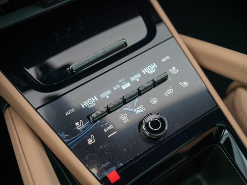 Certified 2026 Porsche Cayenne AWD/4WD image 19