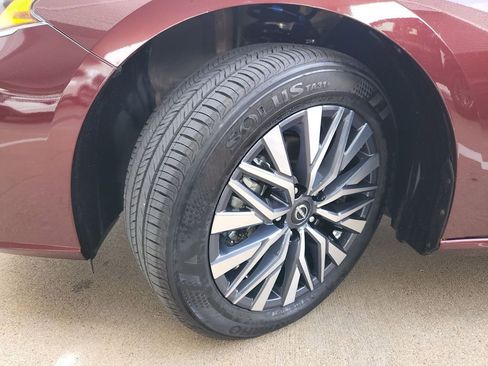 Used 2025 Nissan Altima 2.5 SV image 30