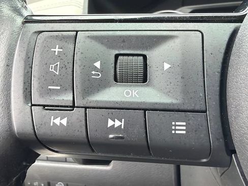 Used 2023 Nissan Rogue SL FWD image 25