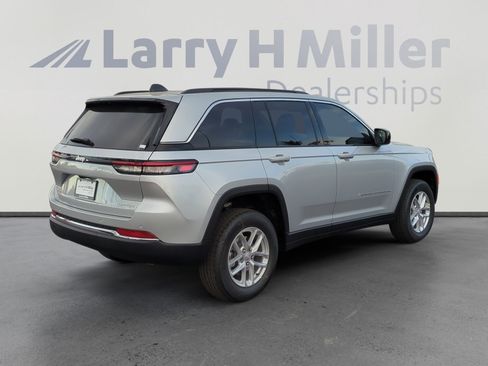 New 2025 Jeep Grand Cherokee Laredo X image 5