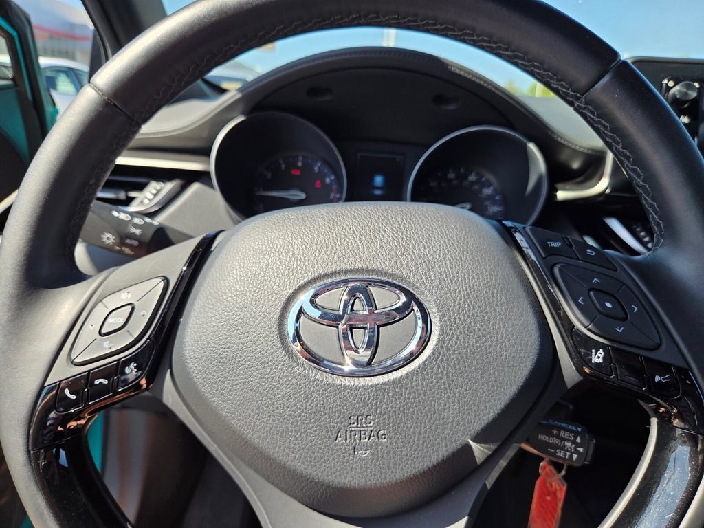 Used 2018 Toyota C-HR XLE FWD image 23