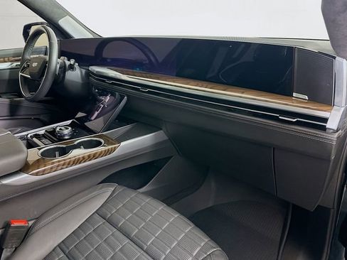 Used 2025 Cadillac Escalade Sport Platinum w/ LPO, Floor Liner Package AWD/4WD image 31