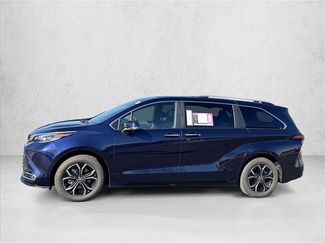 Used 2025 Toyota Sienna Platinum video 4