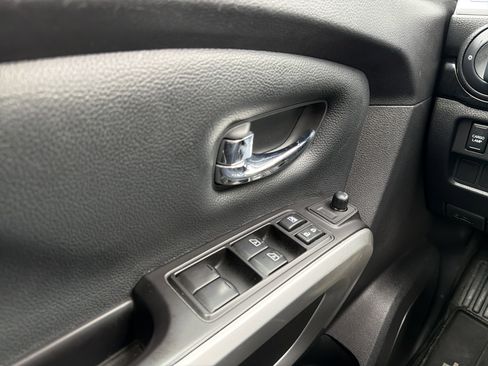 Used 2020 Nissan Titan SV w/ SV Convenience Package image 24