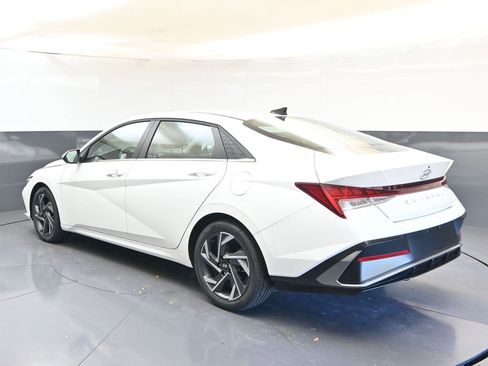 Used 2025 Hyundai Elantra SEL w/ Cargo Package image 3