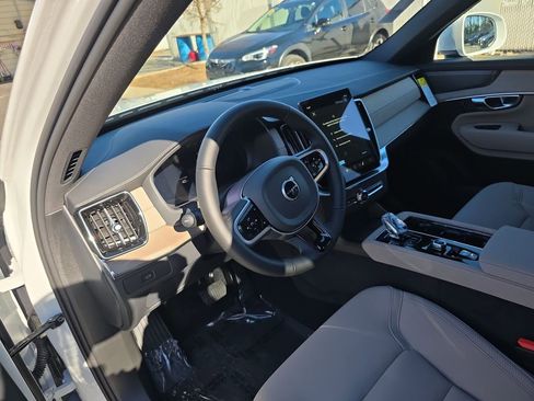 New 2026 Volvo XC90 B6 Plus w/ Protection Package Premier image 26