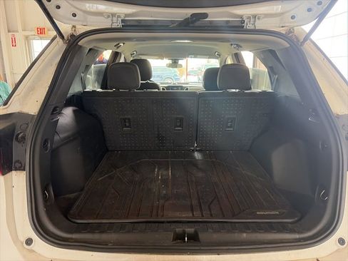 Used 2021 Chevrolet Equinox LS w/ LS Convenience Package image 11