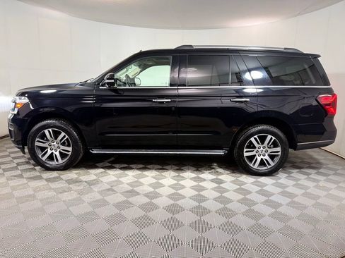 Used 2023 Ford Expedition Limited image 3