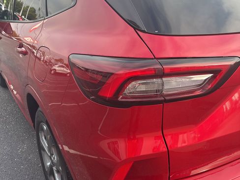 Used 2024 Ford Escape ST-Line image 8