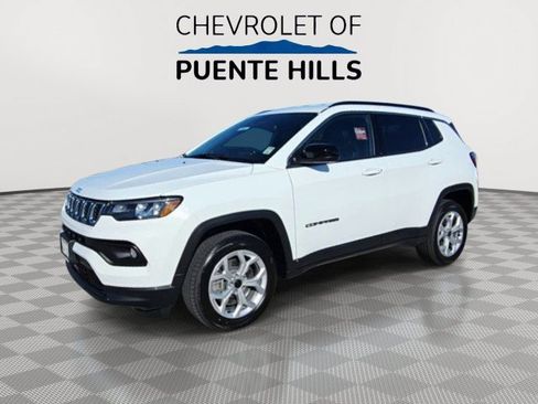 Used 2025 Jeep Compass Latitude AWD/4WD image 4
