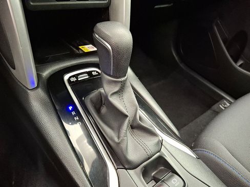 Used 2023 Toyota Corolla Cross AWD Hybrid w/ Moonroof Package image 4