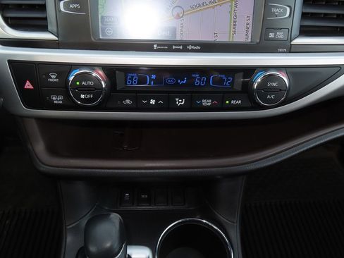 Used 2018 Toyota Highlander XLE image 32