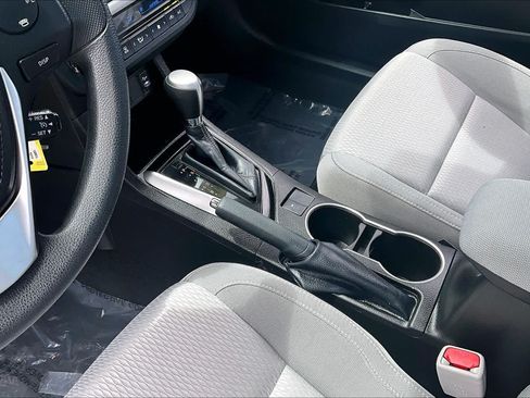 Used 2014 Toyota Corolla LE FWD image 16
