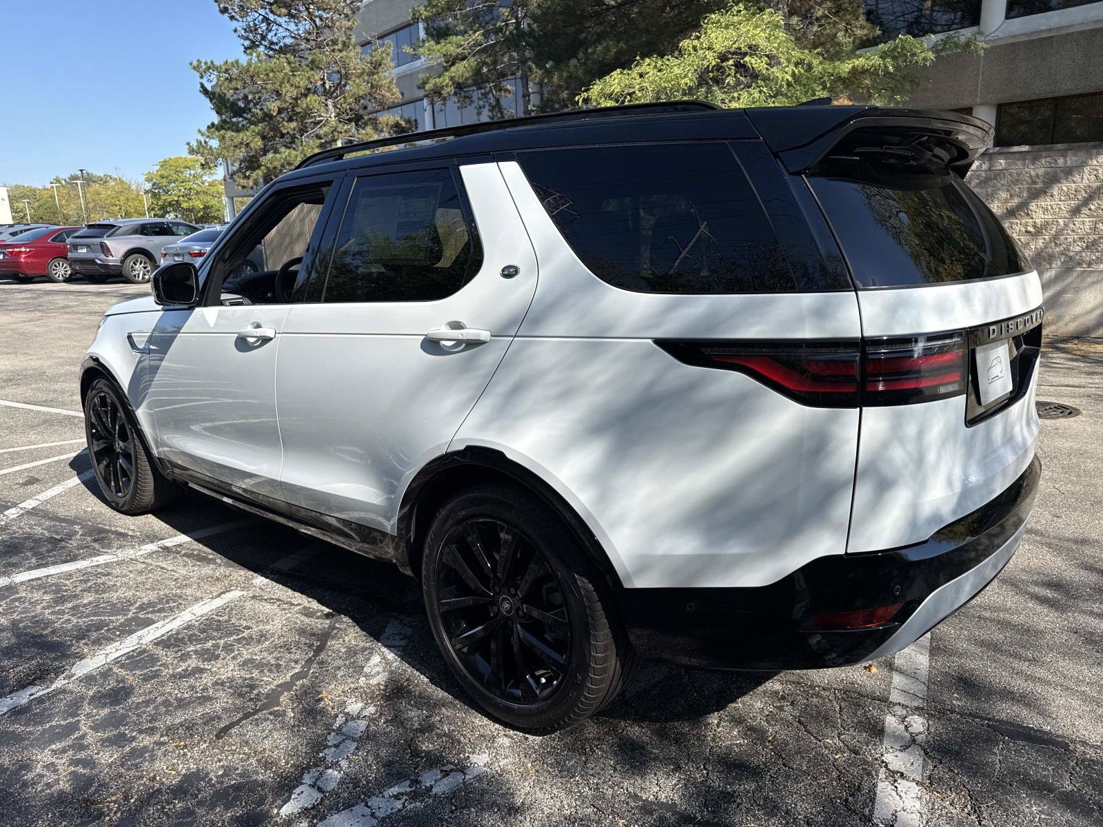 Certified 2026 Land Rover Discovery Limited Edition AWD/4WD image 7