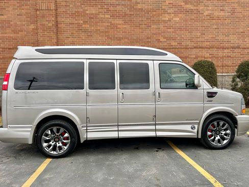 Used 2023 GMC Savana 2500 RWD image 24