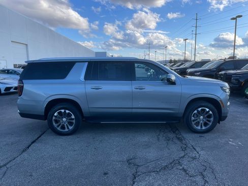 Used 2025 Chevrolet Suburban LS image 8