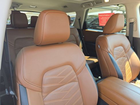 Used 2023 Nissan Pathfinder Platinum w/ Cargo Package FWD image 27