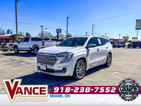 Used 2022 GMC Terrain Denali w/ Denali Premium Package image 3