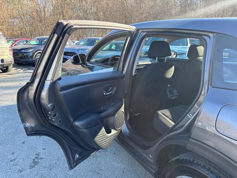 Certified 2025 Honda HR-V LX image 31