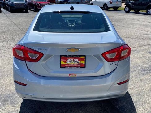 Used 2017 Chevrolet Cruze LS FWD image 4
