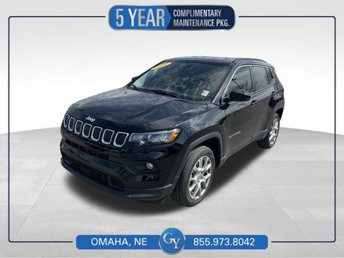 Used 2022 Jeep Compass Latitude image 1