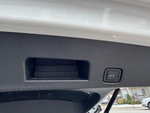 Used 2025 GMC Acadia Elevation image 43