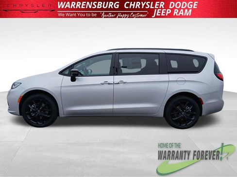 New 2026 Chrysler Pacifica Select image 7