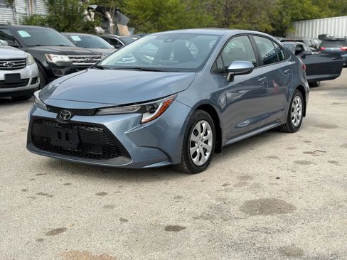 Used 2022 Toyota Corolla LE image 3