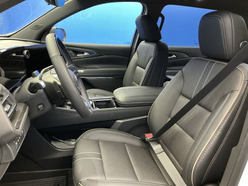 New 2026 Chevrolet Traverse High Country w/ LPO, Floor Liner Package AWD/4WD image 13