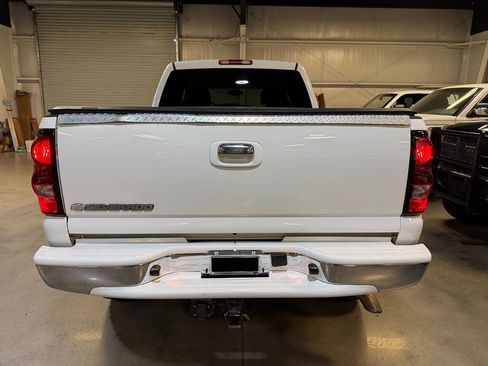 Used 2006 Chevrolet Silverado 2500 LT w/ Onstar Plus Package AWD/4WD image 24
