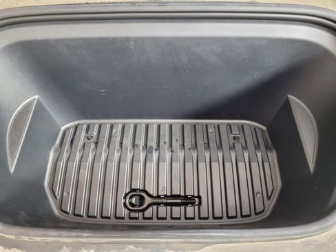 Used 2021 Tesla Model Y Long Range image 20